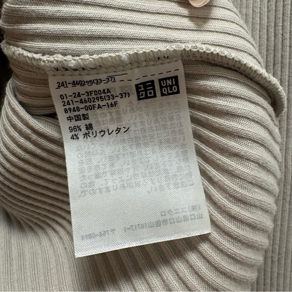 Uniqlo Ribbed Beige Turtleneck Shirt Size Small Neutral Long Sleeve - Picture 9 of 9